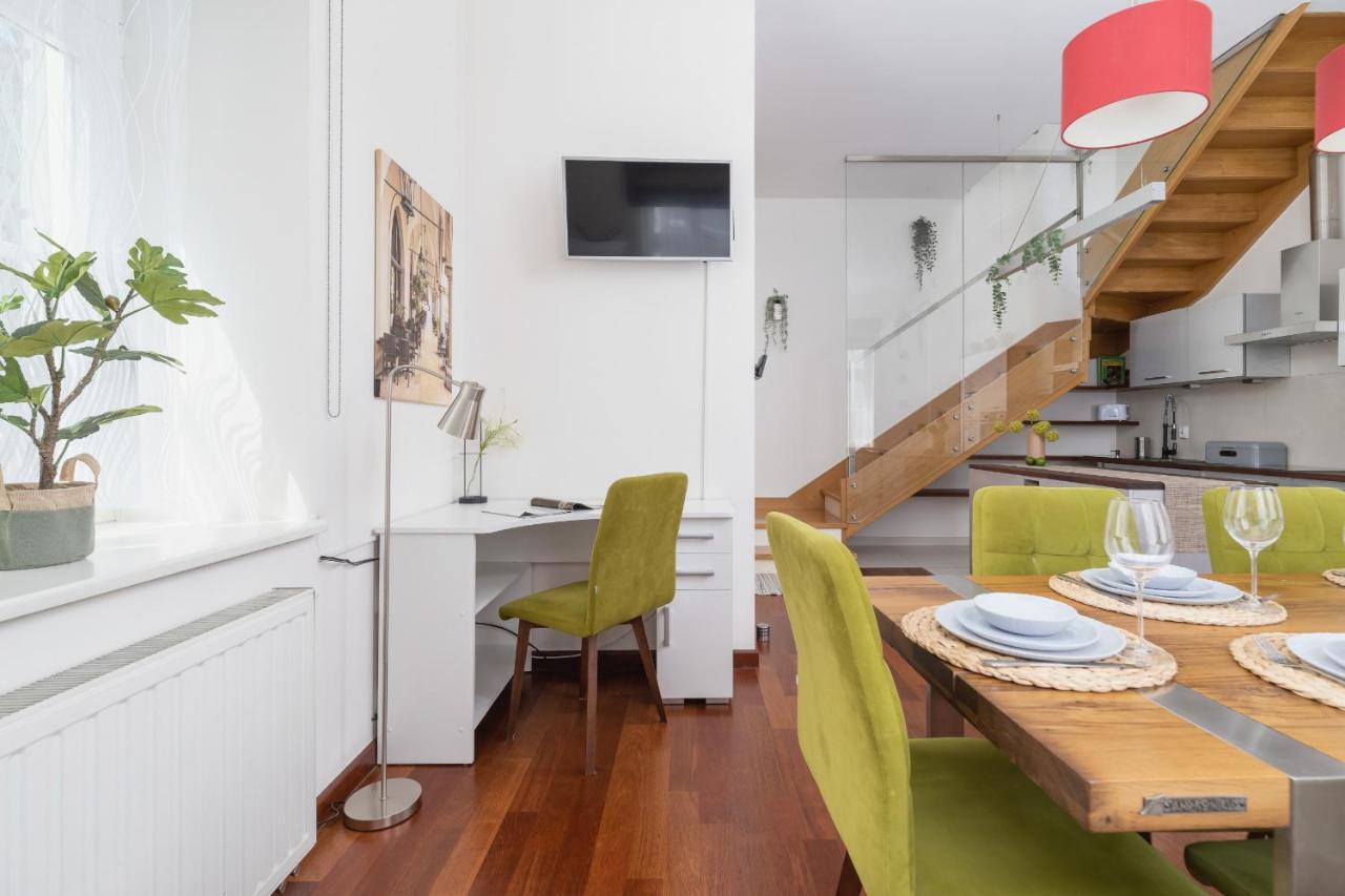Spacious Two-story With Terrace In Podgorze By Renters
