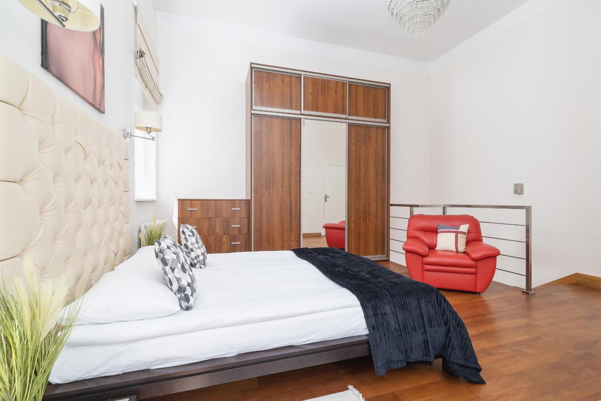 Spacious Two-story With Terrace In Podgorze By Renters *